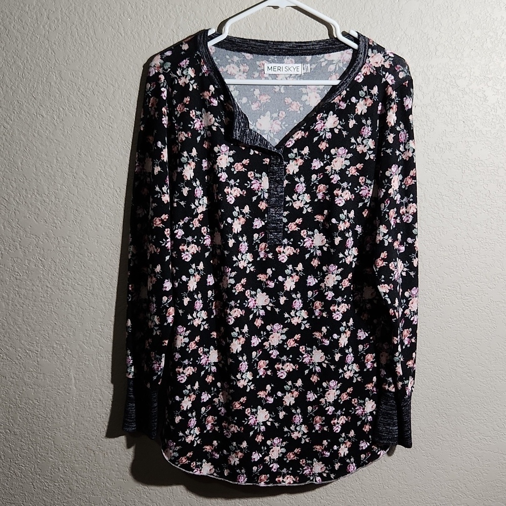 Meri Skye Womens Blouse Size 0X Long Sleeved Floral long Roses Black